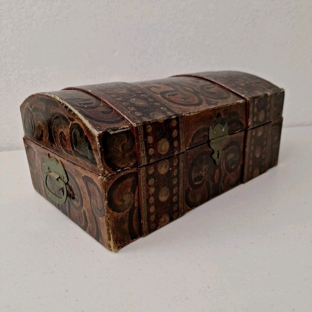 Vintage 1940s Toy Pirate Treasure Chest‎ with Caribbean Map Inside Lid  12.5" - Picture 11 of 16